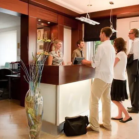 Atrium Im Park Готель 4*